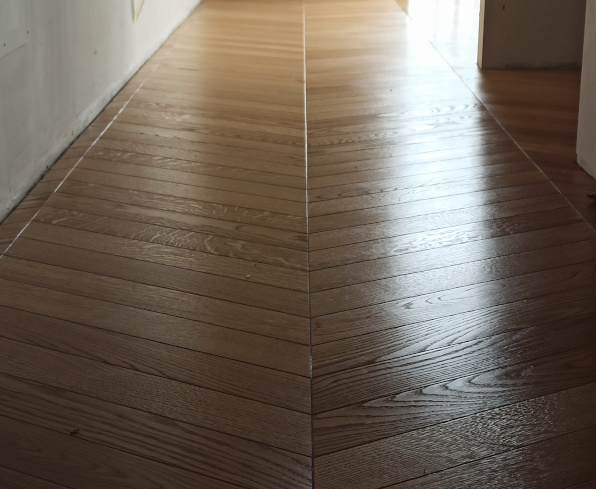 parquet prefinito ad olio bianco a spina francese